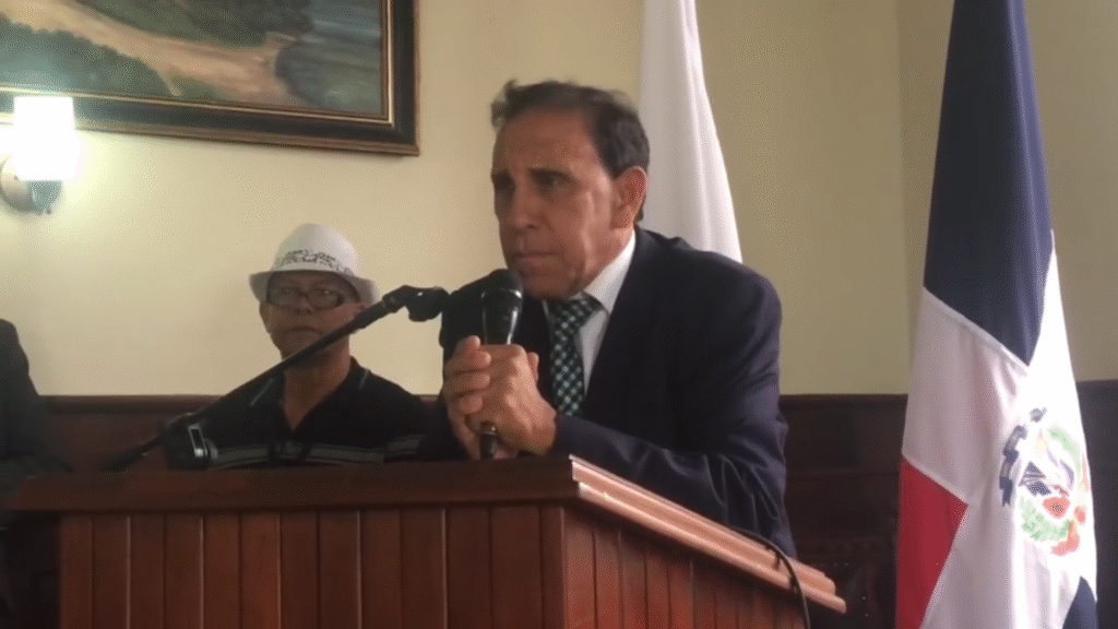 Dr. Cruz Jiminián destaca el valor de la solidaridad en firma de convenio con la Fundación Rosario Gatón